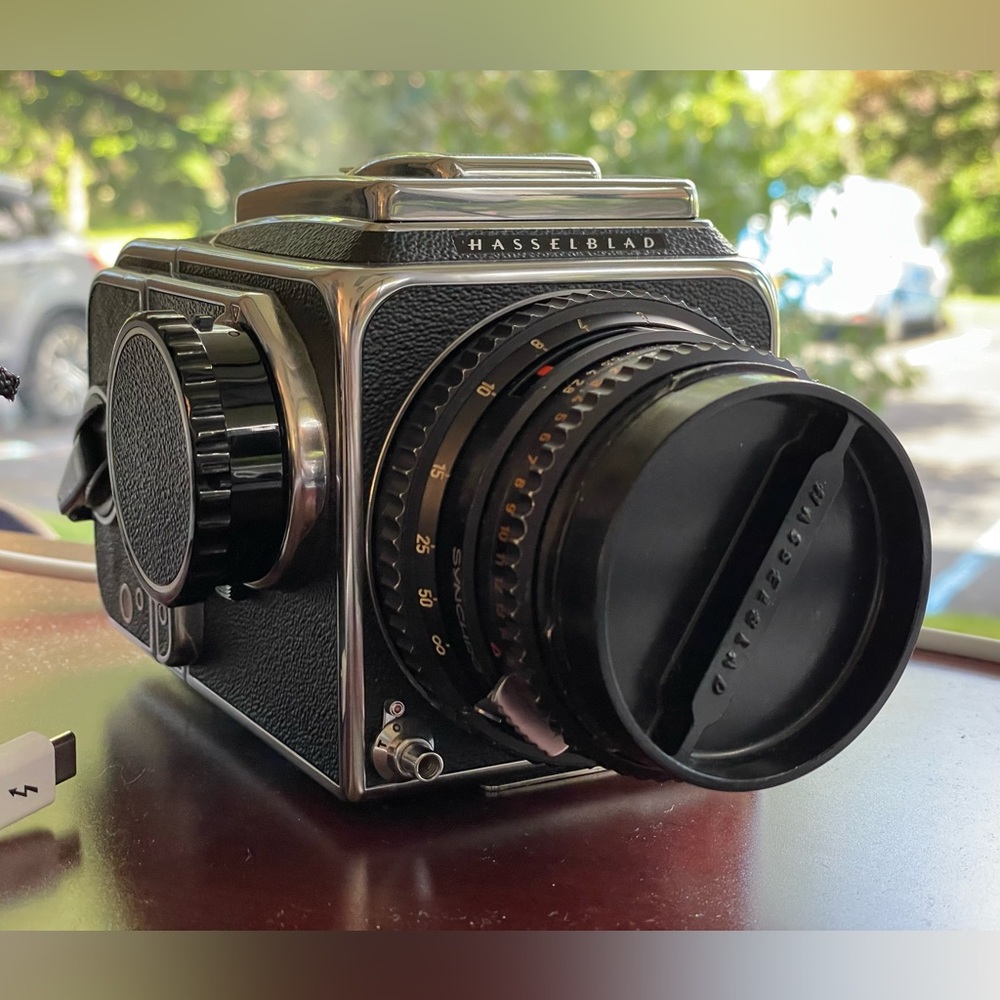 Hasselblad 500 c/m with 80mm C T* accumatte D and a12